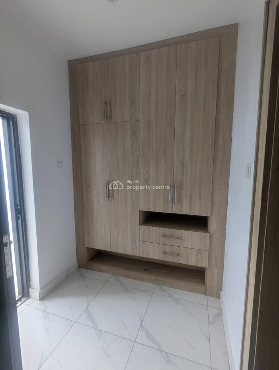Well Built & Partialy Furnished 4bdrm Terrace and Bq, Gilmore Area, Jahi, Abuja, Terraced Duplex for Rent