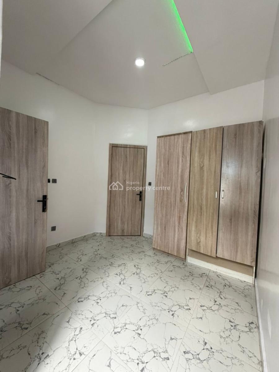 Serviced Specious Room Apartment, Royal Pine Estate on Orchid Road Lekki Lagos, Lekki, Lagos, Flat / Apartment for Rent