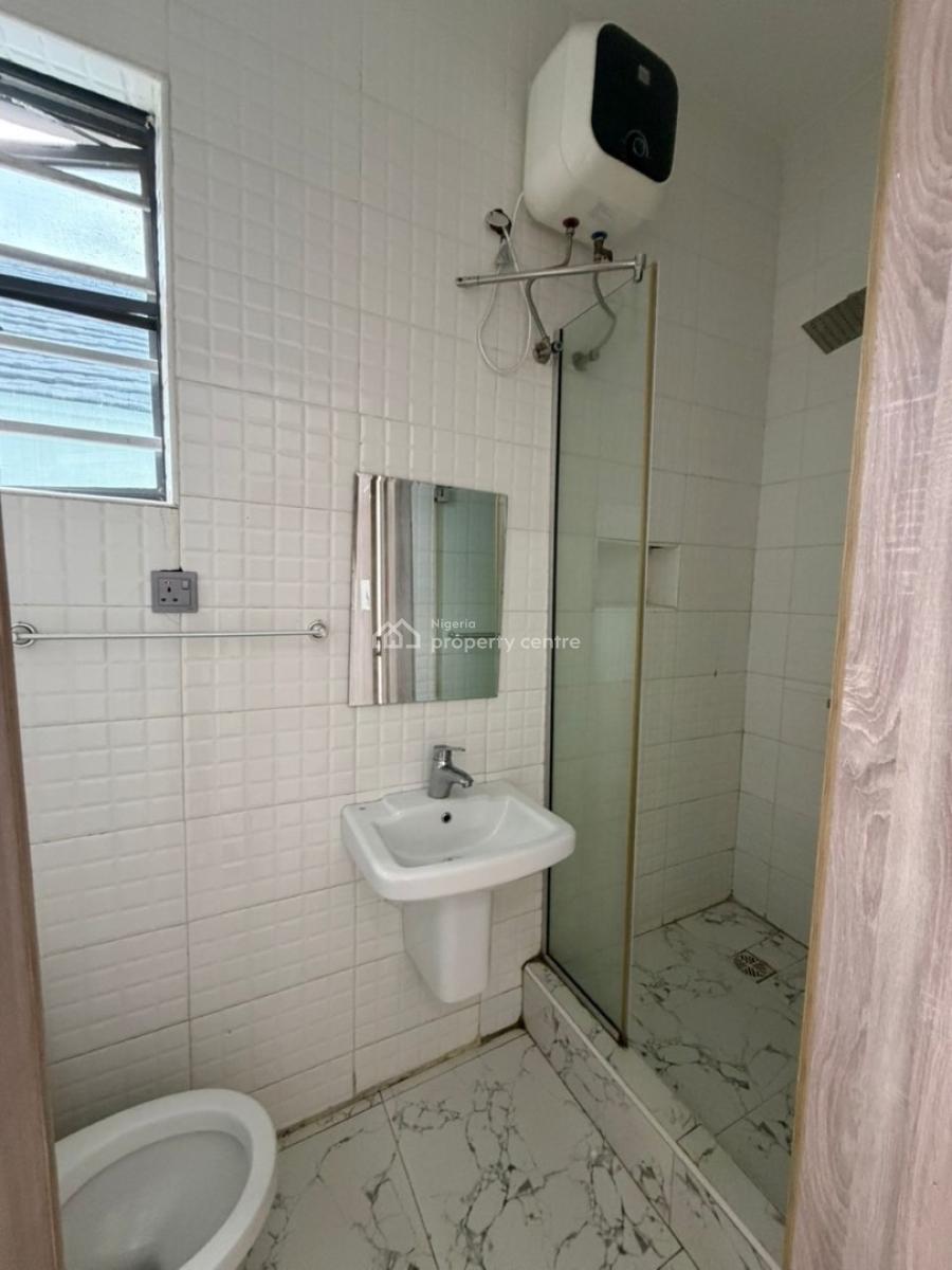 Serviced Specious Room Apartment, Royal Pine Estate on Orchid Road Lekki Lagos, Lekki, Lagos, Flat / Apartment for Rent