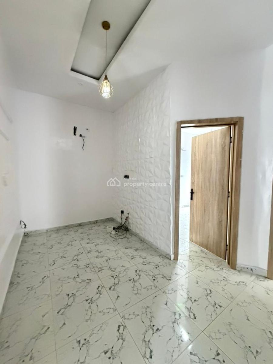 Serviced Specious Room Apartment, Royal Pine Estate on Orchid Road Lekki Lagos, Lekki, Lagos, Flat / Apartment for Rent