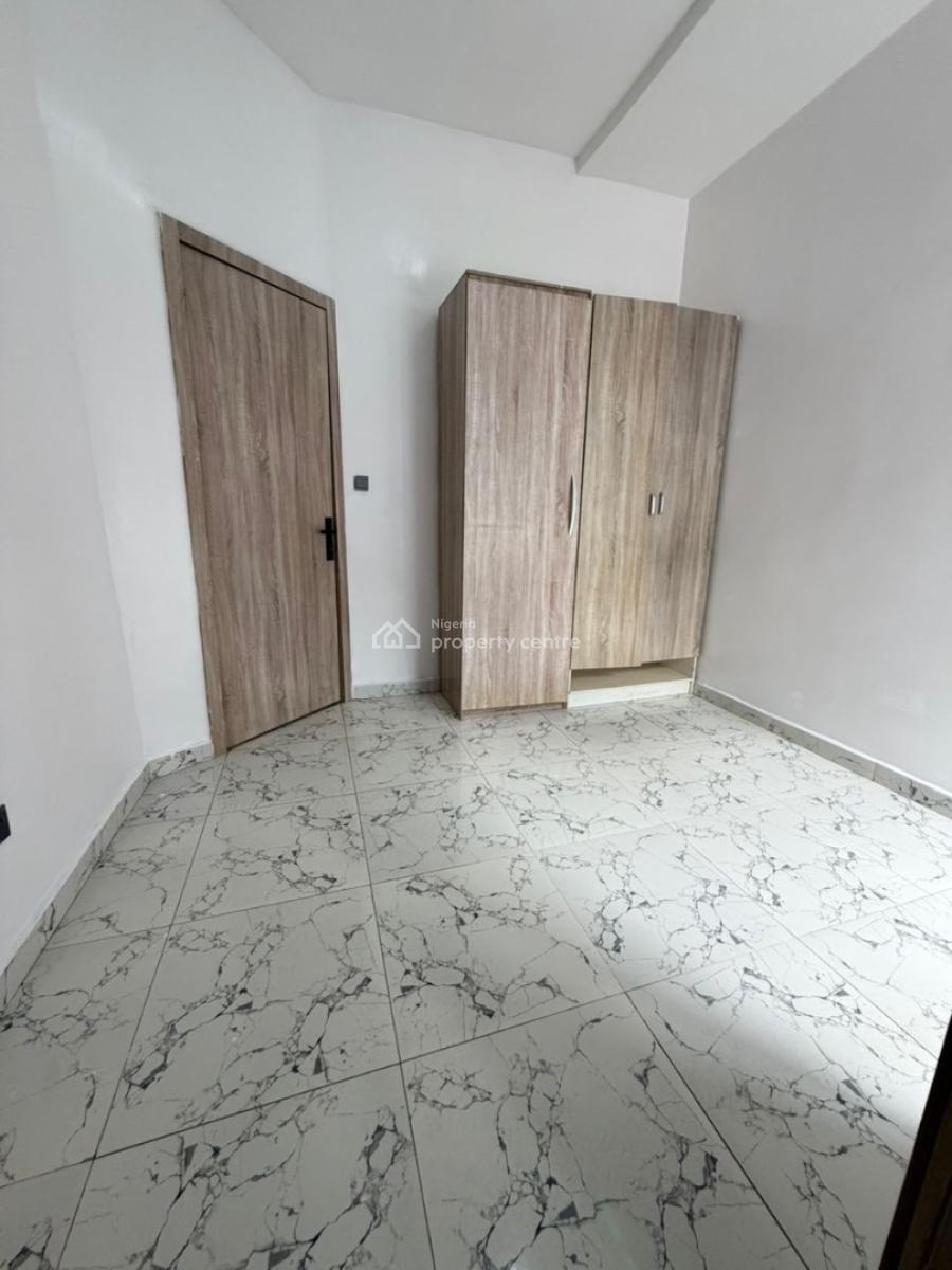 Serviced Specious Room Apartment, Royal Pine Estate on Orchid Road Lekki Lagos, Lekki, Lagos, Flat / Apartment for Rent
