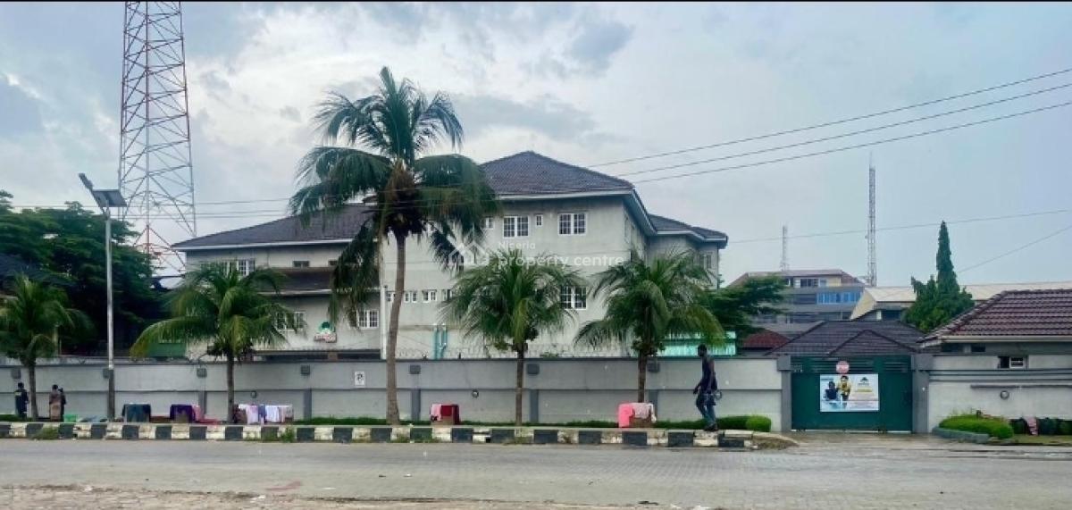 School on 2400sqm Land Size Fully Equipped and Standard, Lekki, Lagos, School for Sale