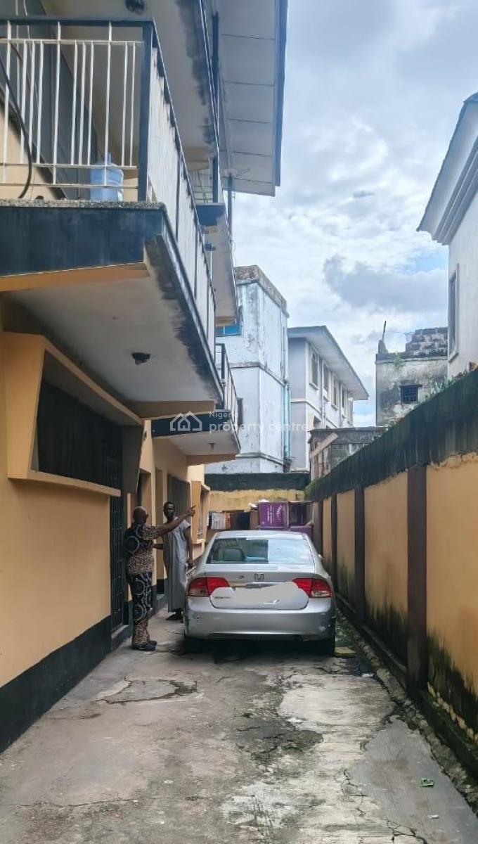 a Renovatable 3 Bedroom Flat for Outright Ownership, Isaac John Street Area, Jibowu, Yaba, Lagos, Flat / Apartment for Sale