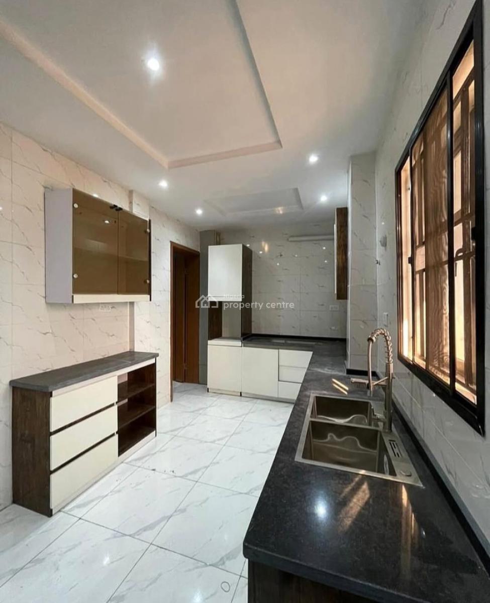 Serviced 3 Bedroom Ensuite Flat. It Will Come with an Enclosed Fitted, Lekki Phase 1, Lekki, Lagos, Flat / Apartment for Rent