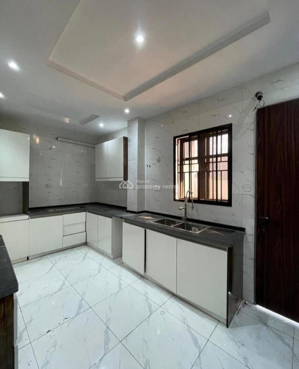 Serviced 3 Bedroom Ensuite Flat. It Will Come with an Enclosed Fitted, Lekki Phase 1, Lekki, Lagos, Flat / Apartment for Rent