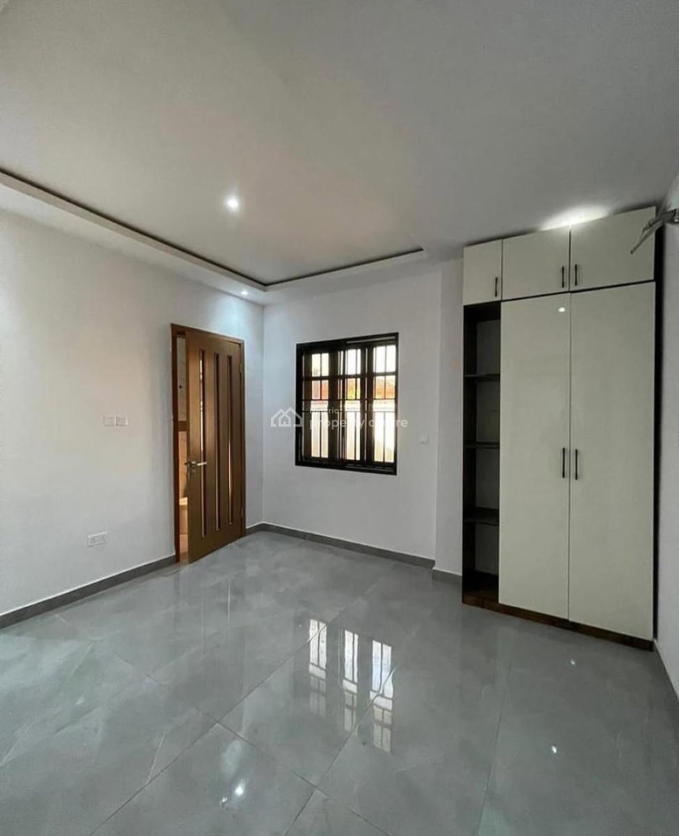 Serviced 3 Bedroom Ensuite Flat. It Will Come with an Enclosed Fitted, Lekki Phase 1, Lekki, Lagos, Flat / Apartment for Rent