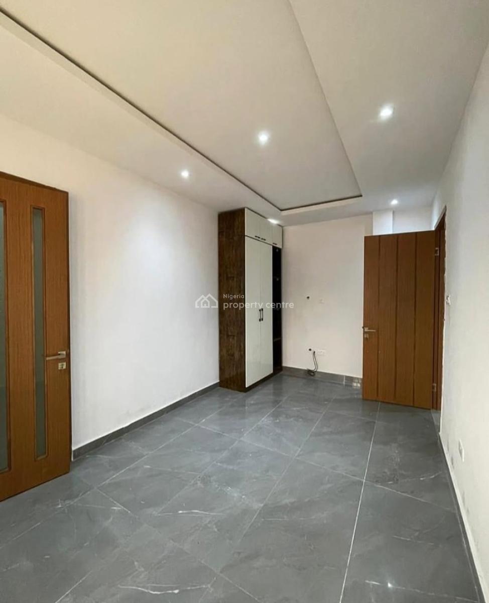 Serviced 3 Bedroom Ensuite Flat. It Will Come with an Enclosed Fitted, Lekki Phase 1, Lekki, Lagos, Flat / Apartment for Rent