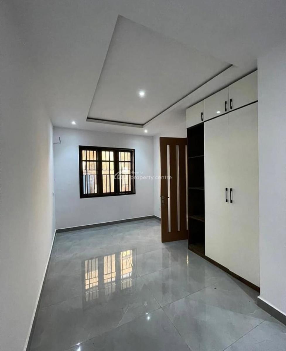 Serviced 3 Bedroom Ensuite Flat. It Will Come with an Enclosed Fitted, Lekki Phase 1, Lekki, Lagos, Flat / Apartment for Rent