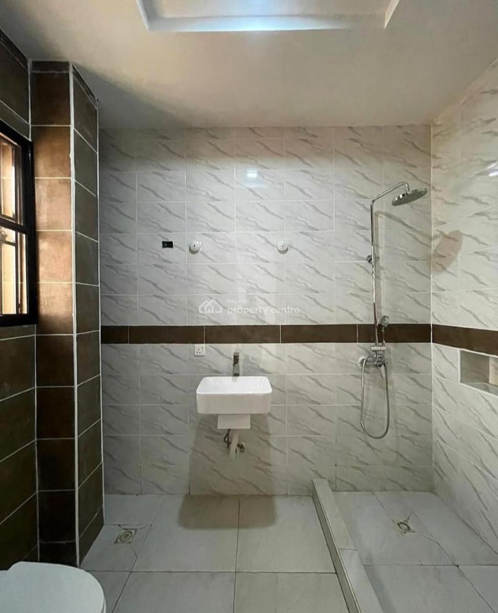 Serviced 3 Bedroom Ensuite Flat. It Will Come with an Enclosed Fitted, Lekki Phase 1, Lekki, Lagos, Flat / Apartment for Rent