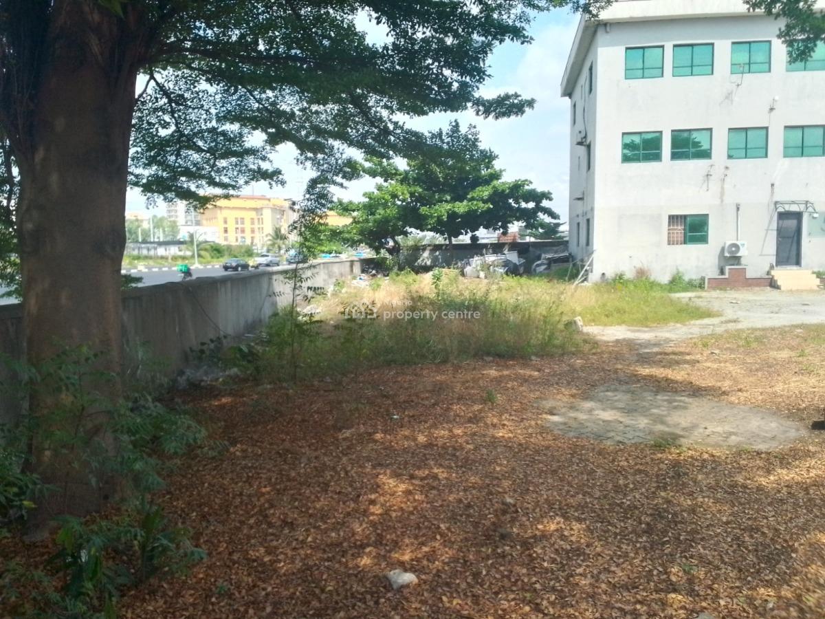 Prime Commercial Land Facing The Expressway, Lekki Phase 1, Lekki, Lagos, Commercial Land for Sale