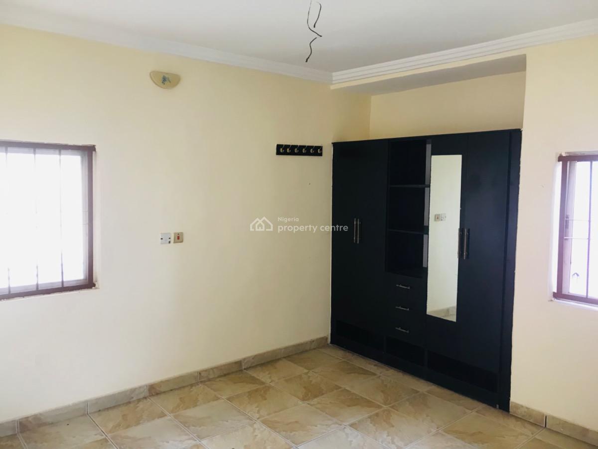 Standard 3 Bedroom Apartment, 2nd Avenue, Gwarinpa, Abuja, Flat / Apartment for Rent
