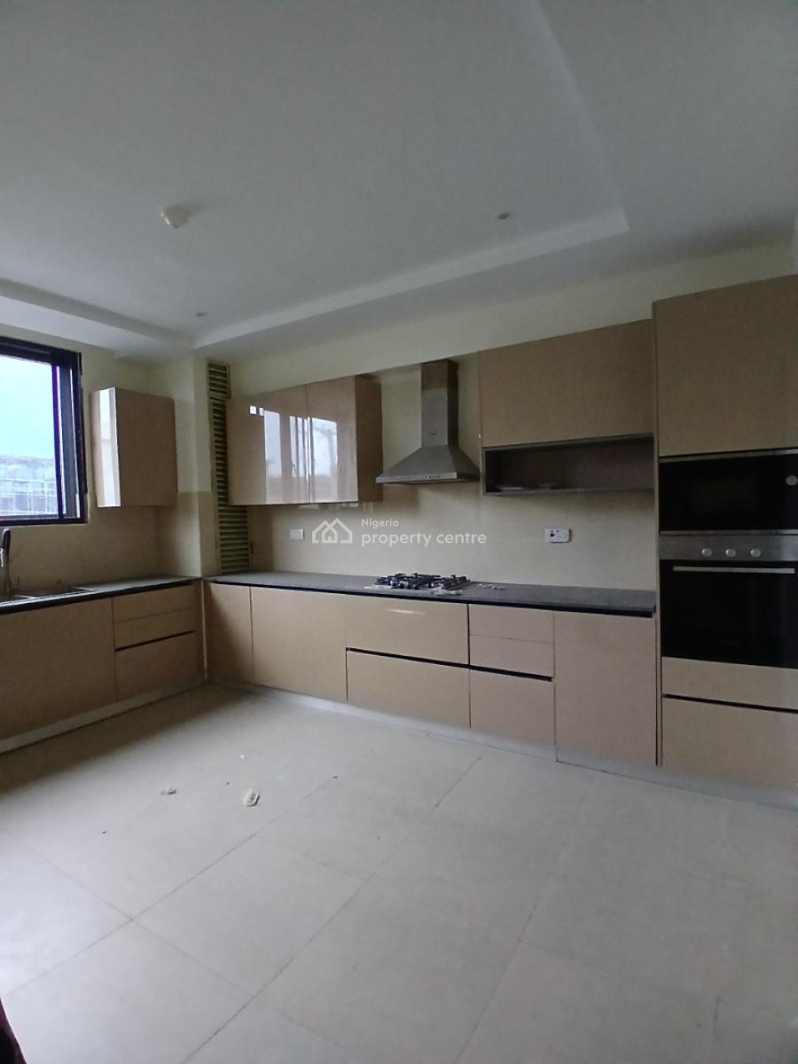 Serviced with 24/7 Power Supply 2 Bedroom En-suite New Flat with an En, Lekki Phase 1, Lekki, Lagos, Flat / Apartment for Rent
