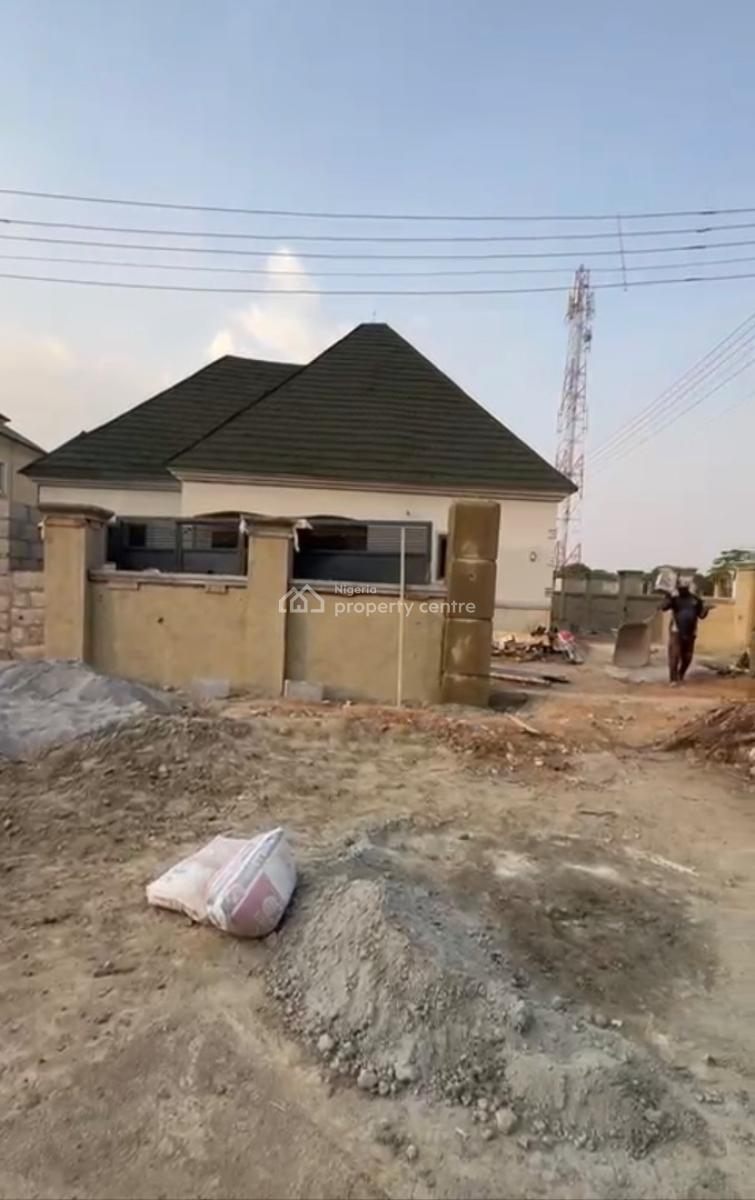 Luxury New 3 Bedroom En-suite Bungalow, Apo Primary Axis, Apo, Abuja, Block of Flats for Sale