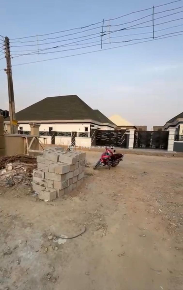 Luxury New 3 Bedroom En-suite Bungalow, Apo Primary Axis, Apo, Abuja, Block of Flats for Sale