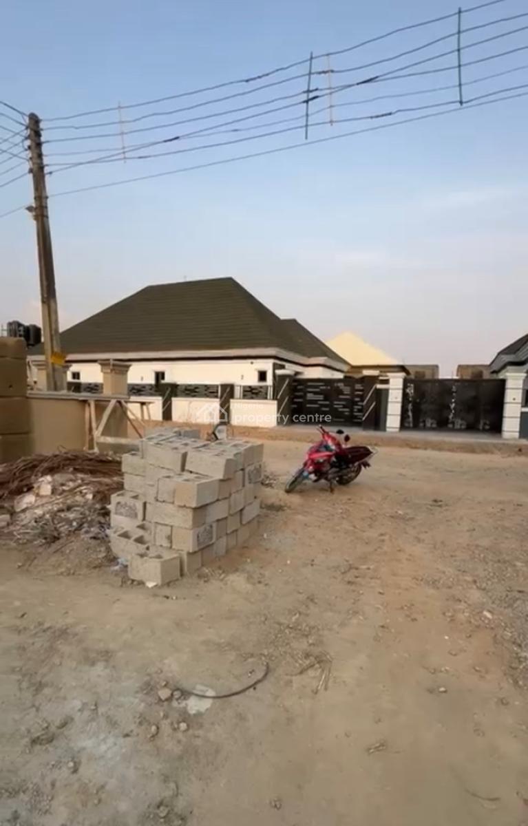 Luxury New 3 Bedroom En-suite Bungalow, Apo Primary Axis, Apo, Abuja, Block of Flats for Sale