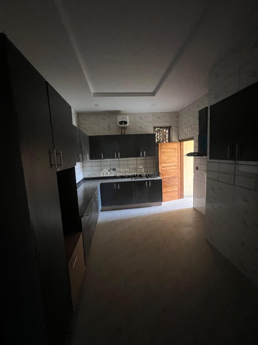Luxury 3 Bedroom Flat with Private Staircase, Guzape District, Abuja, Flat / Apartment for Rent