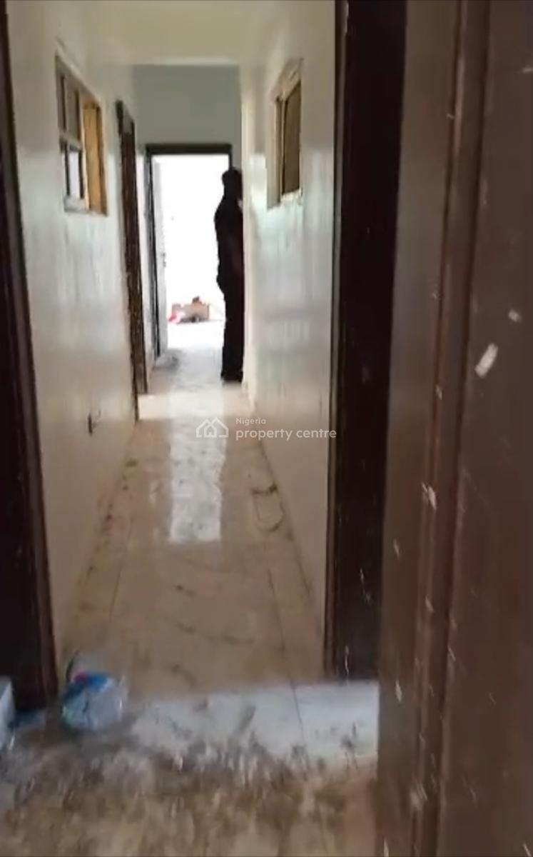 Well Renovated 4 Bedroom En-suite Flat, Wuse Zone, Wuse, Abuja, Block of Flats for Sale
