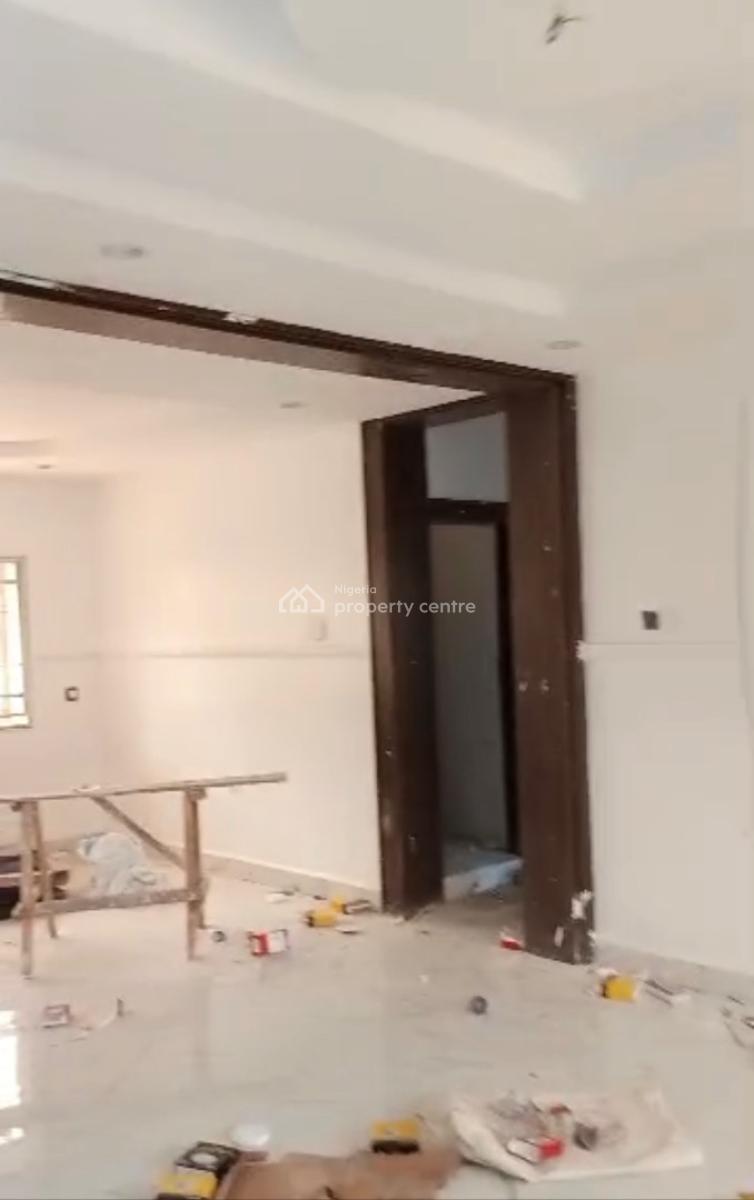 Well Renovated 4 Bedroom En-suite Flat, Wuse Zone, Wuse, Abuja, Block of Flats for Sale