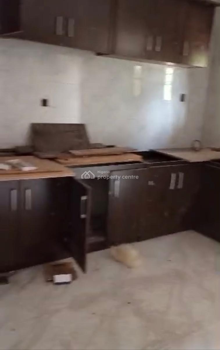 Well Renovated 4 Bedroom En-suite Flat, Wuse Zone, Wuse, Abuja, Block of Flats for Sale