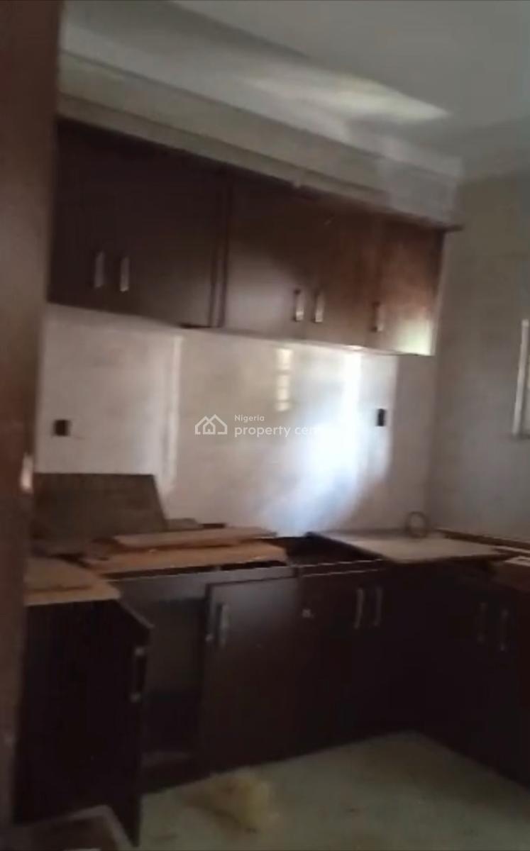 Well Renovated 4 Bedroom En-suite Flat, Wuse Zone, Wuse, Abuja, Block of Flats for Sale