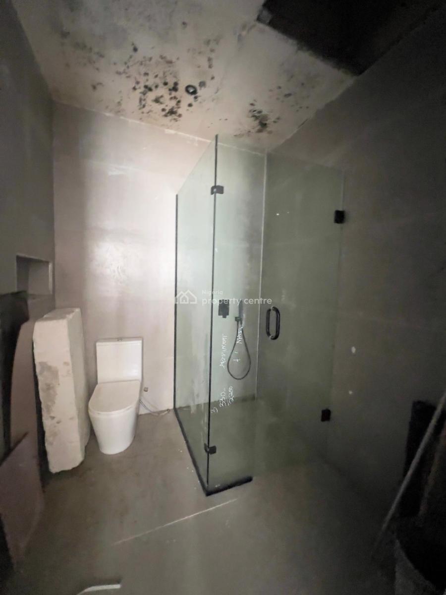 Spacious 2 Bedroom Apartment, Lekki Phase 1, Lekki, Lagos, Block of Flats for Sale