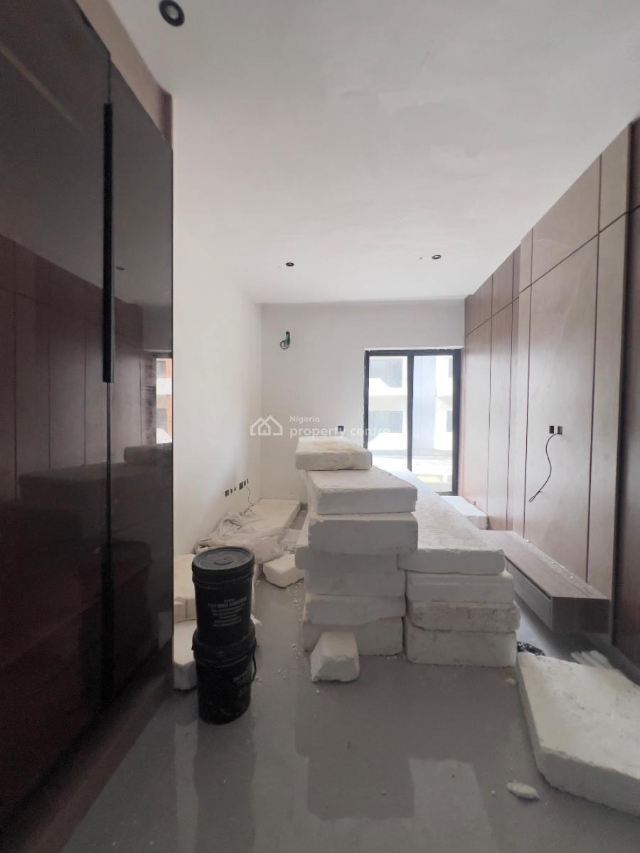 Spacious 2 Bedroom Apartment, Lekki Phase 1, Lekki, Lagos, Block of Flats for Sale
