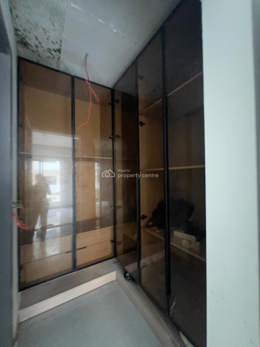 Spacious 2 Bedroom Apartment, Lekki Phase 1, Lekki, Lagos, Block of Flats for Sale