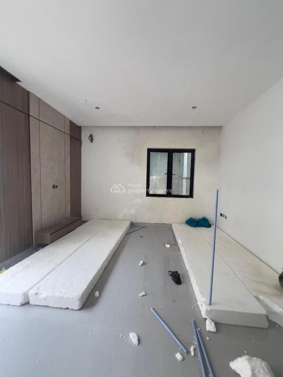 Spacious 2 Bedroom Apartment, Lekki Phase 1, Lekki, Lagos, Block of Flats for Sale
