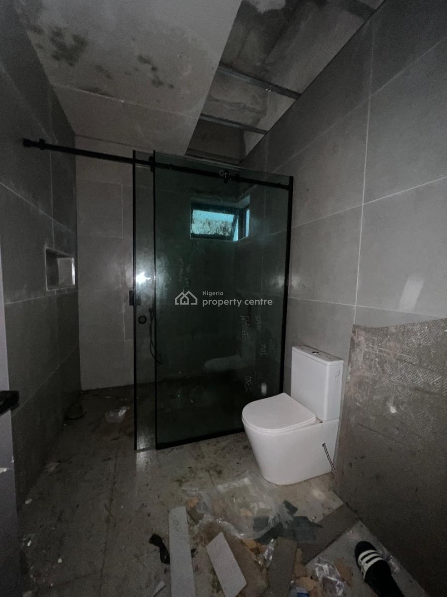 Spacious 2 Bedroom Apartment, Lekki Phase 1, Lekki, Lagos, Block of Flats for Sale