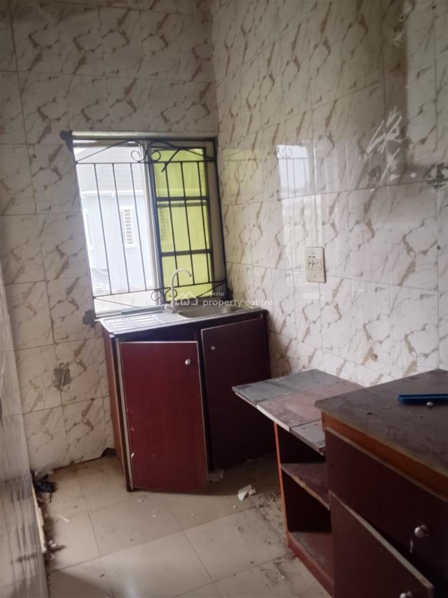 2 Bedroom Apartment in a Secured Estate (upstairs), Silverland Estate Sangotedo, Sangotedo, Ajah, Lagos, Flat / Apartment for Rent