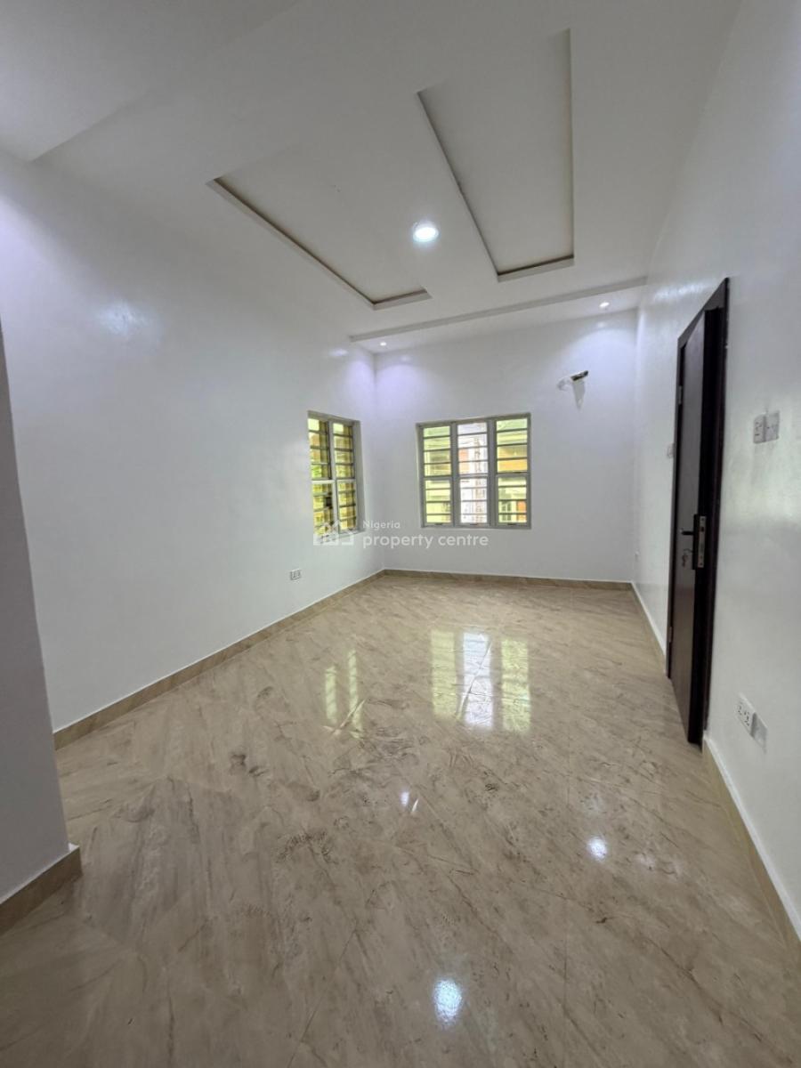 Cozy 3 Bed Apartment in a Well Secured Estate   Location: Magodo Pha, Gra Phase 2, Magodo, Lagos, Flat / Apartment for Sale