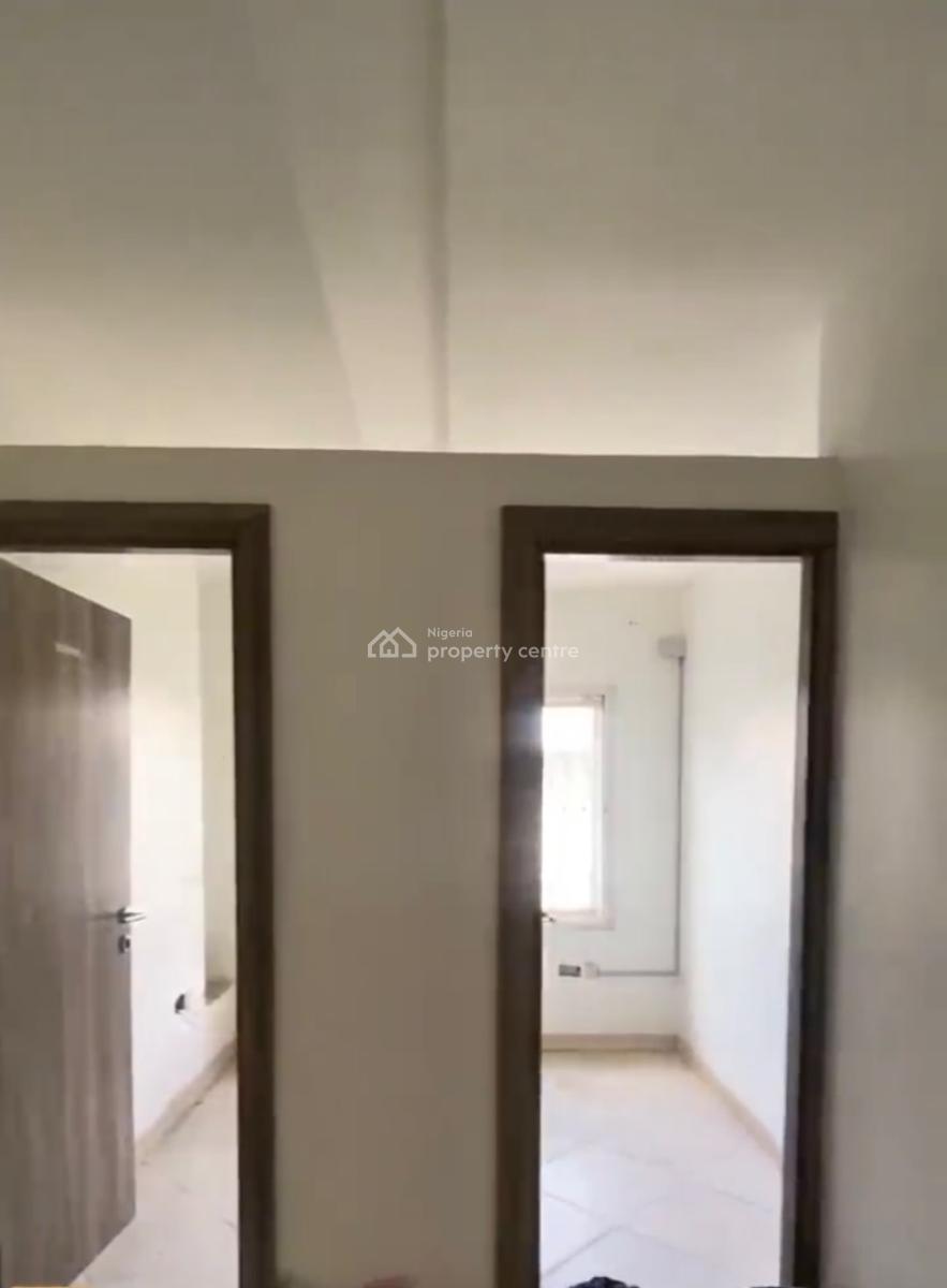 6 Bedroom Semi-detached Duplex with 2 Rooms Bq, Lekki Phase 1, Lekki, Lagos, Commercial Property for Rent