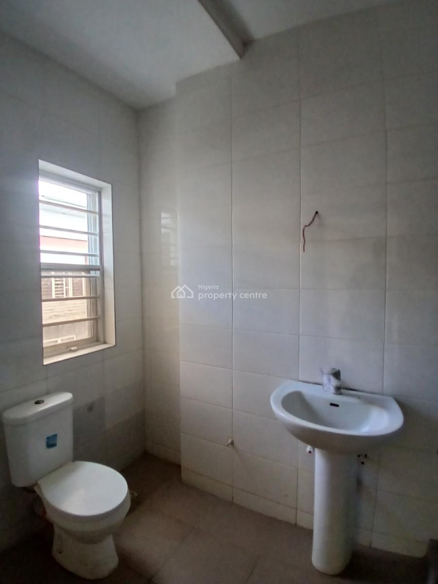 Massive Masters Bedroom Upstairs, By Lekki Gardens Phase 2, Ajah, Lagos, Flat / Apartment for Rent