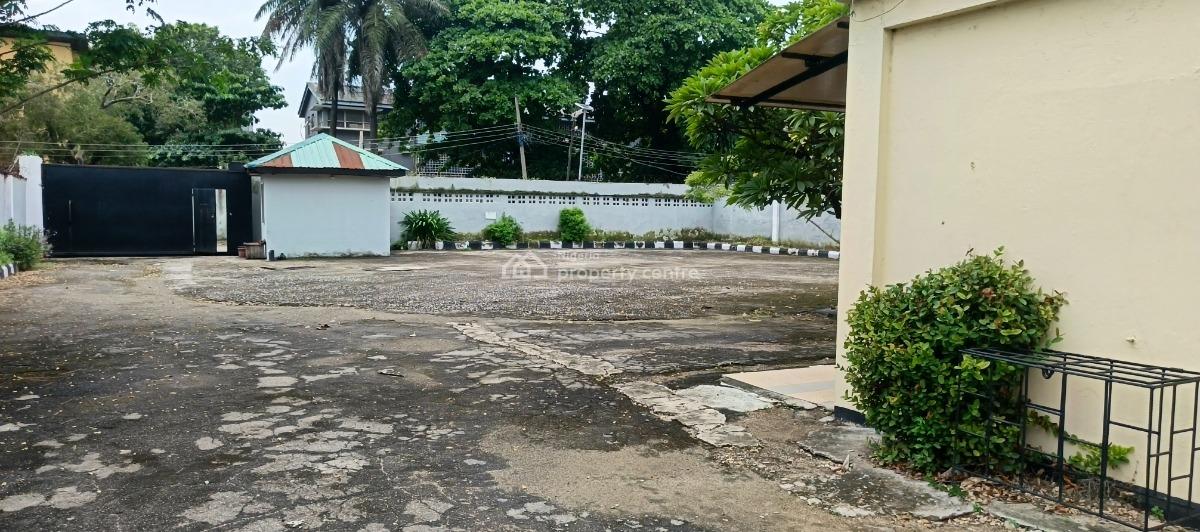 4 Bedroom  Duplex  Sitting on 1,280 Sqm., 1b, Rycroft Road, Off Liverpool Road., Apapa, Lagos, Semi-detached Duplex for Sale