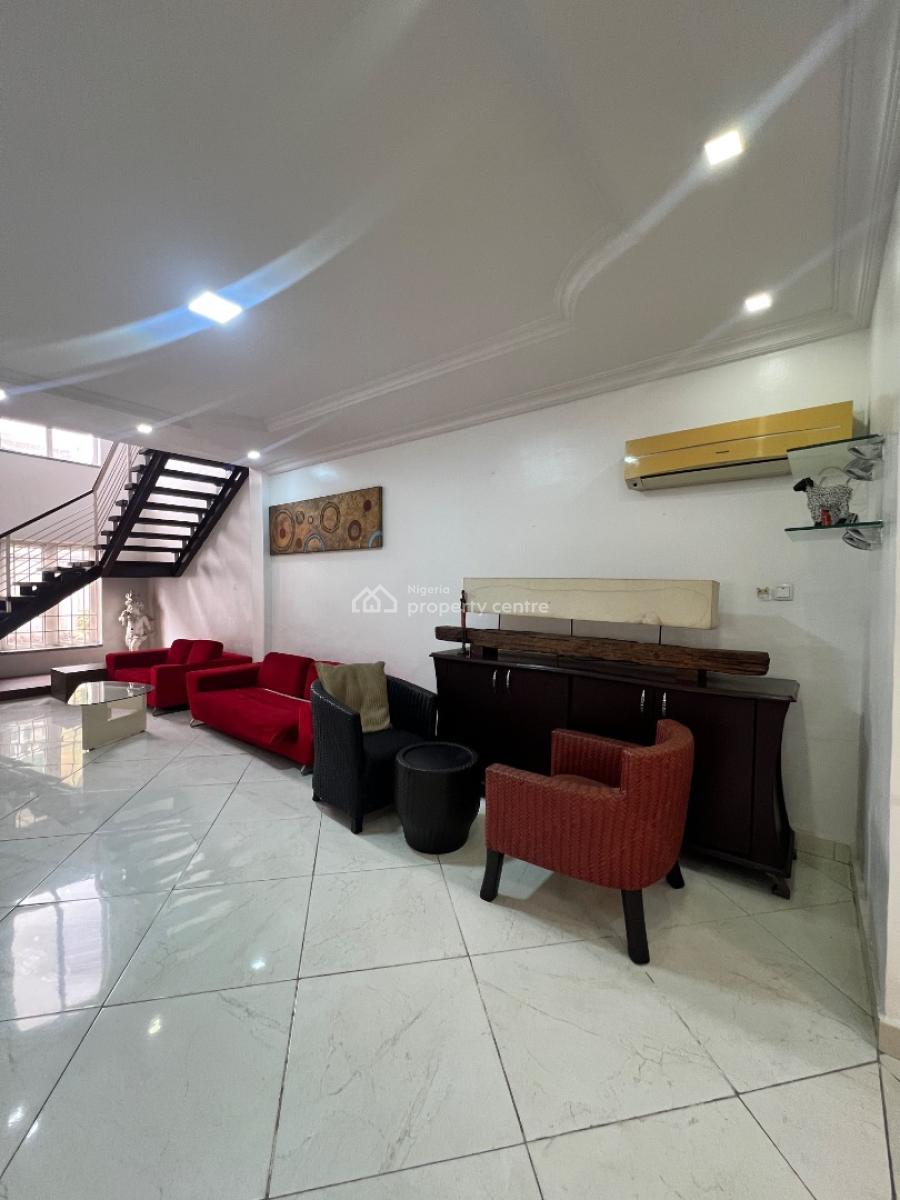 Spacious 3 Bedroom Apartment, Lekki Phase 1, Lekki, Lagos, Flat / Apartment for Rent