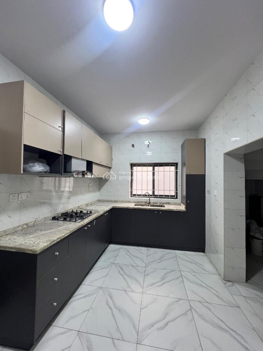 Spacious 3 Bedroom Apartment, Lekki Phase 1, Lekki, Lagos, Flat / Apartment for Rent