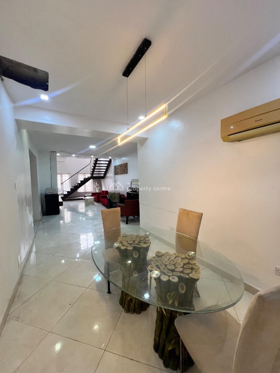 Spacious 3 Bedroom Apartment, Lekki Phase 1, Lekki, Lagos, Flat / Apartment for Rent