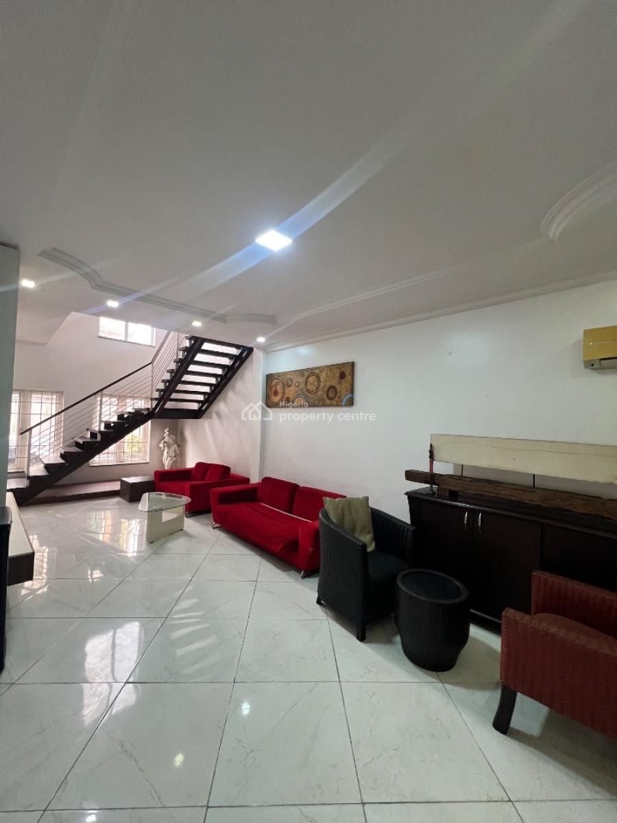 Spacious 3 Bedroom Apartment, Lekki Phase 1, Lekki, Lagos, Flat / Apartment for Rent