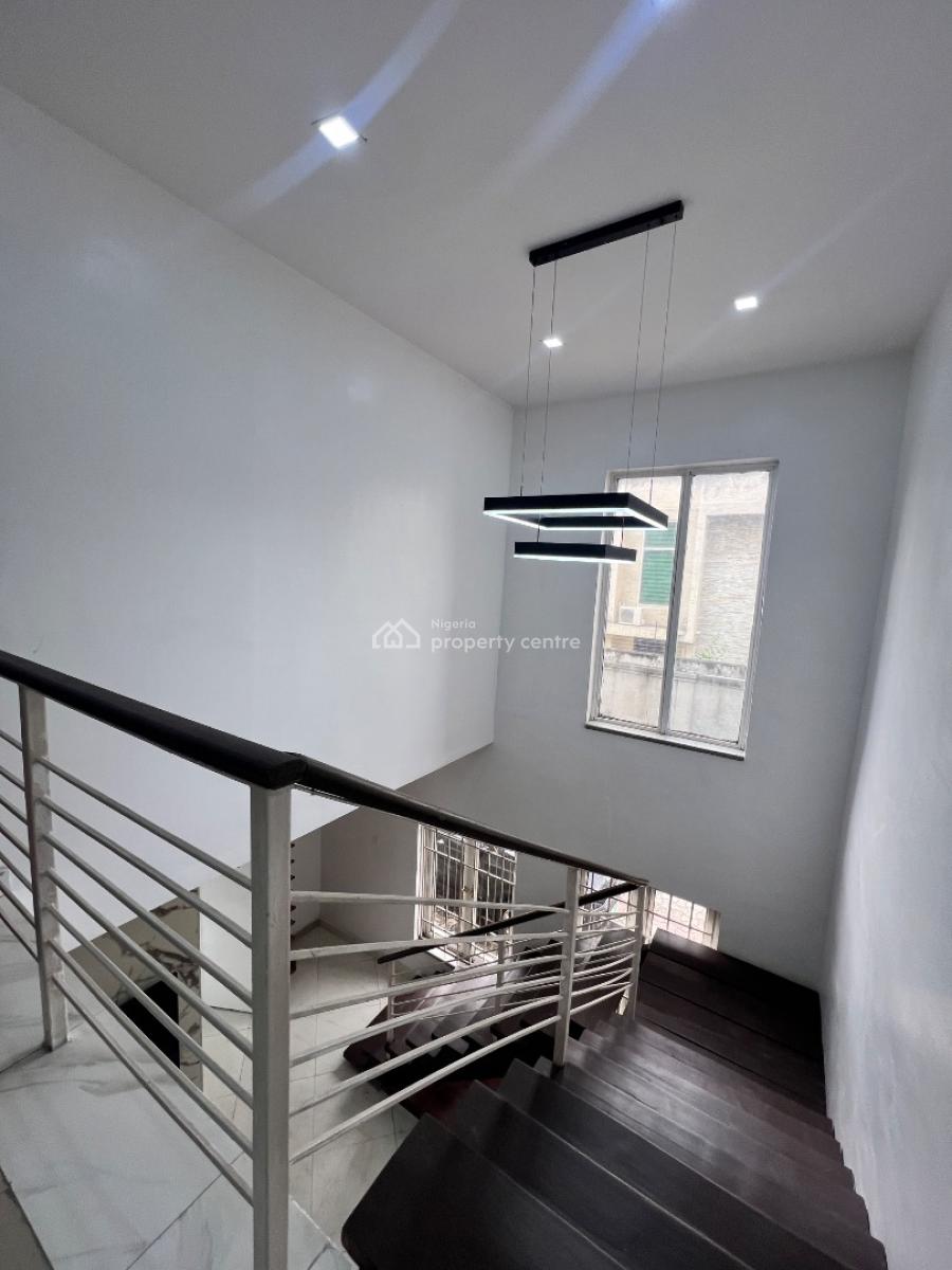 Spacious 3 Bedroom Apartment, Lekki Phase 1, Lekki, Lagos, Flat / Apartment for Rent