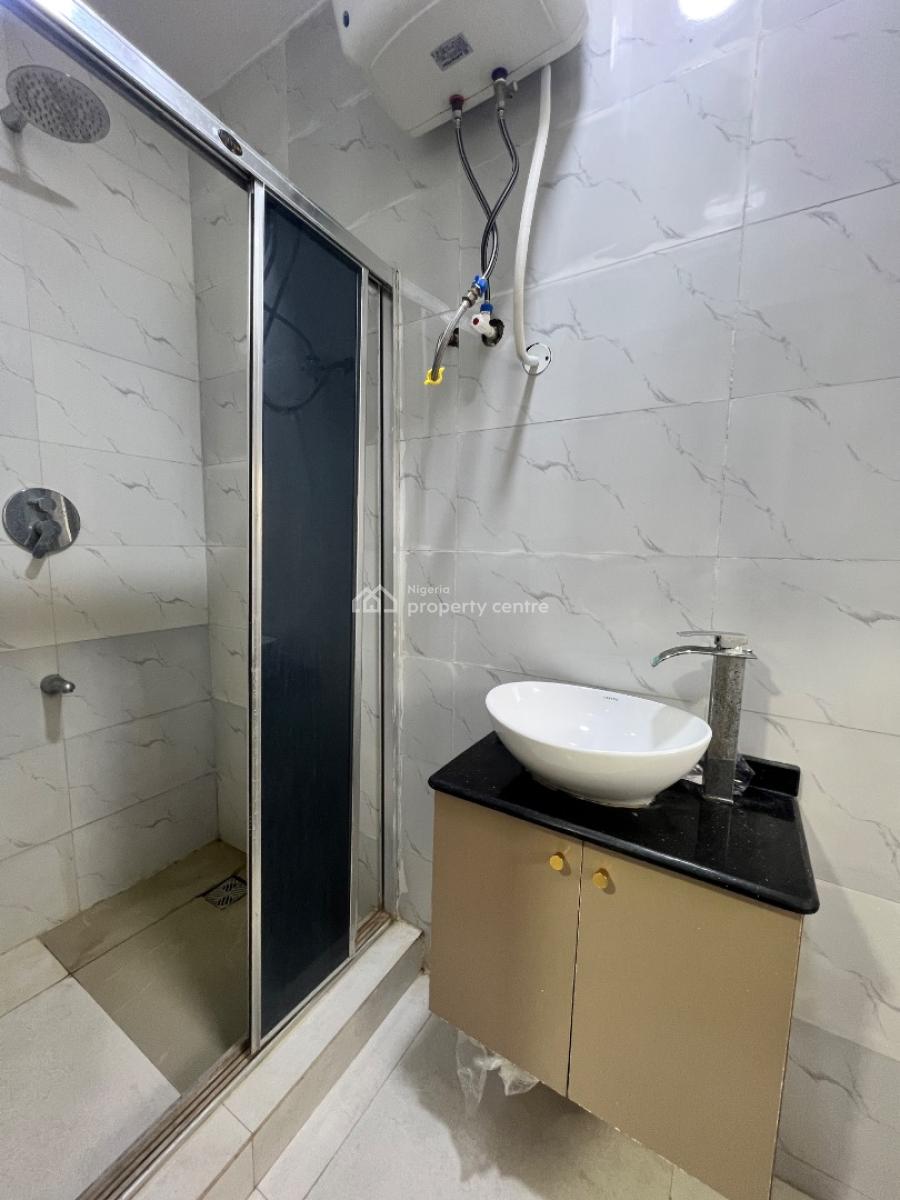 Spacious 3 Bedroom Apartment, Lekki Phase 1, Lekki, Lagos, Flat / Apartment for Rent