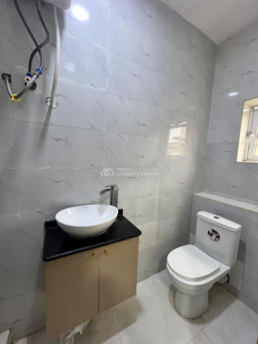 Spacious 3 Bedroom Apartment, Lekki Phase 1, Lekki, Lagos, Flat / Apartment for Rent