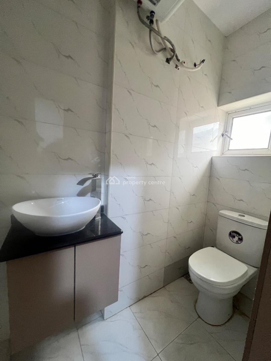 Spacious 3 Bedroom Apartment, Lekki Phase 1, Lekki, Lagos, Flat / Apartment for Rent