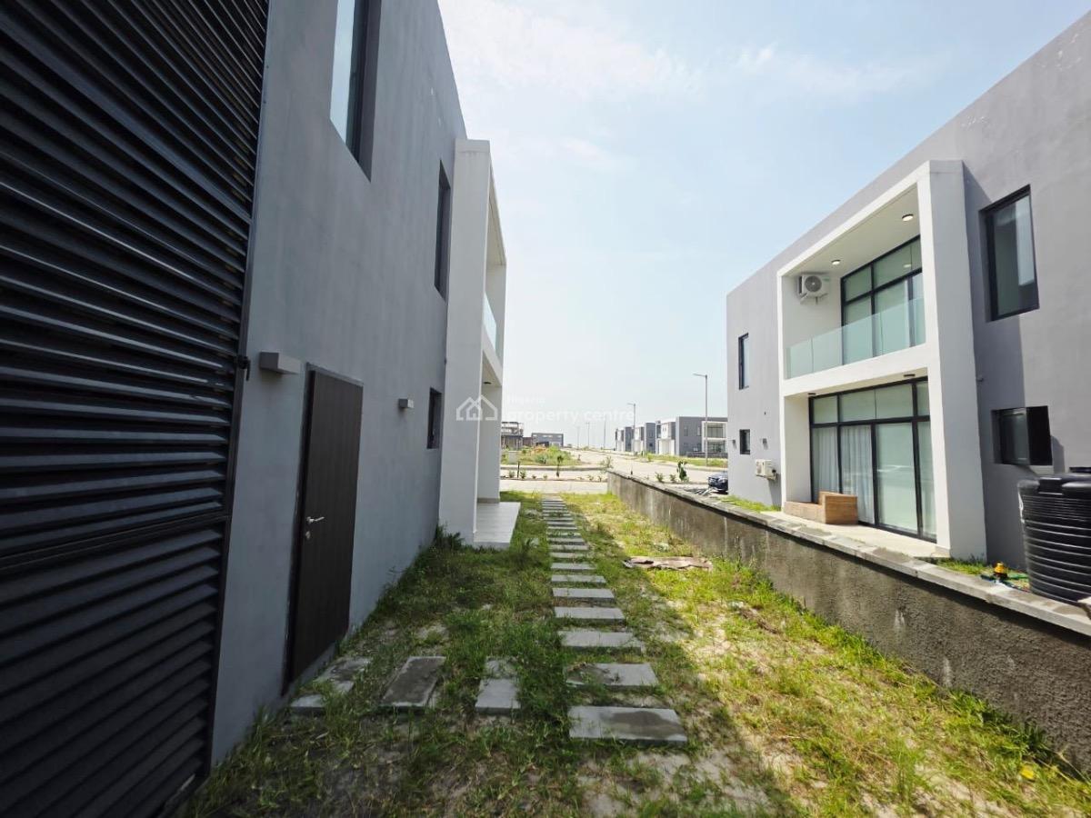 Four Bedroom Waterfront, Maiyegun Beach, Lekki Phase 2, Lekki, Lagos, Detached Duplex for Rent