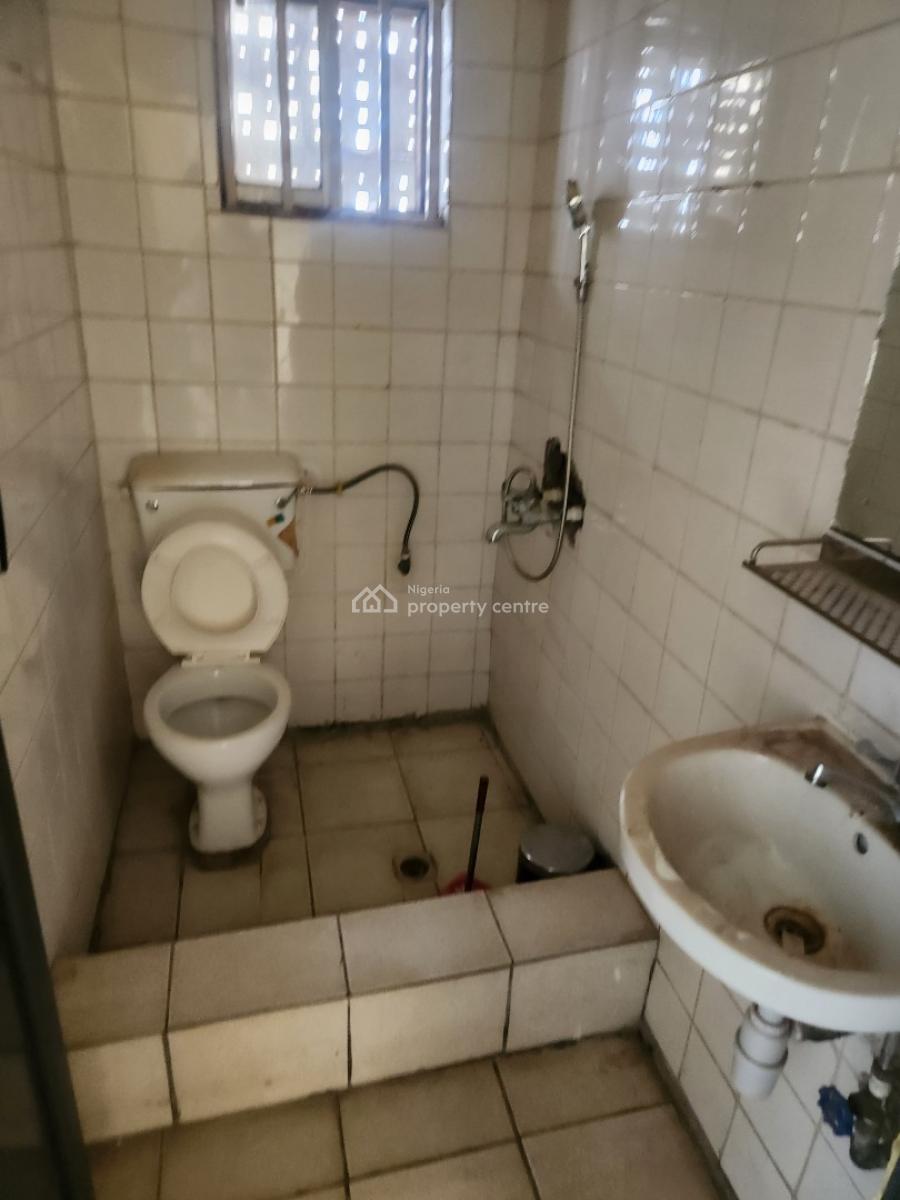 Nice 2 Bedroom Flat, 2nd Floor, Office,airbnb,residence, Off Amino Kanotarred Rd, Wuse 2, Abuja, Flat / Apartment for Rent