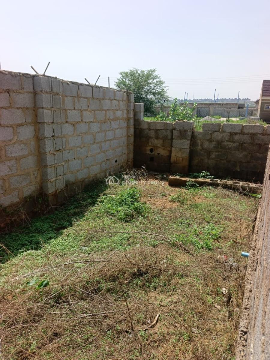 2 Bedroom Semi-detached Bungalow with Excellent Facilities, Sabon Lugbe, Lugbe District, Abuja, Semi-detached Bungalow for Sale