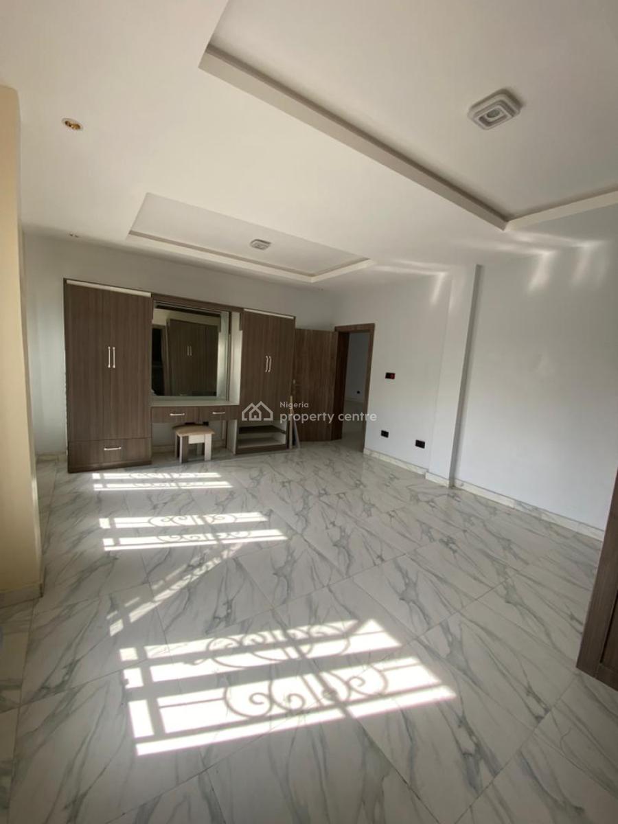 Fully Service 4 Bedroom Apartment Pent Floor+ Elevator, Lekki Phase 1, Lekki, Lagos, Flat / Apartment for Rent