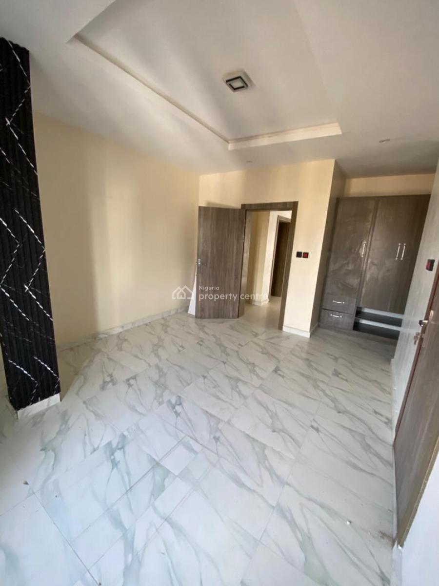 Fully Service 4 Bedroom Apartment Pent Floor+ Elevator, Lekki Phase 1, Lekki, Lagos, Flat / Apartment for Rent
