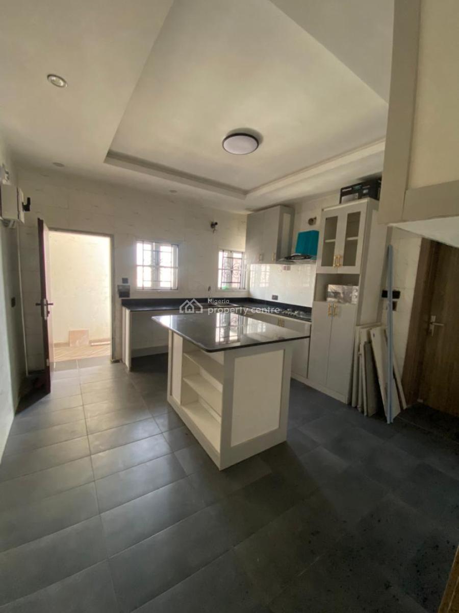 Fully Service 4 Bedroom Apartment Pent Floor+ Elevator, Lekki Phase 1, Lekki, Lagos, Flat / Apartment for Rent