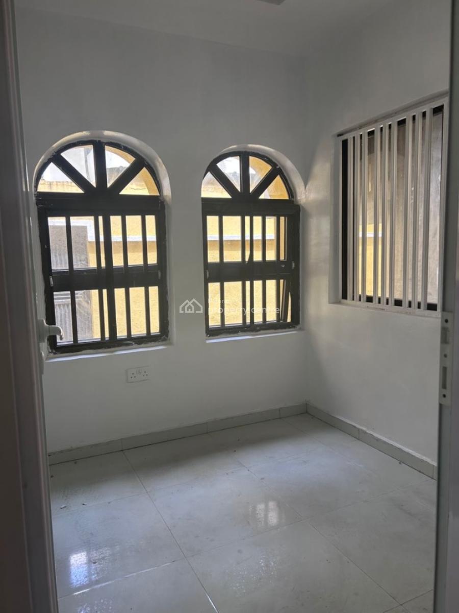 4 Rooms Office Space, 3 Regular and 1 Large., Lekki Phase 1, Lekki, Lagos, Office Space for Rent
