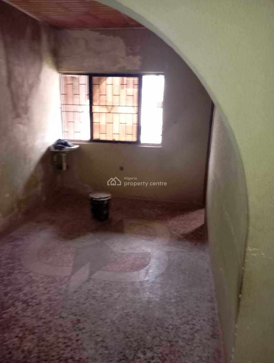 3 Bedrooms Flat, Iyadunni Street, Isolo, Lagos, Flat / Apartment for Rent